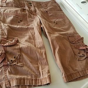 The Limited Drew Fit capri shorts in desert sand